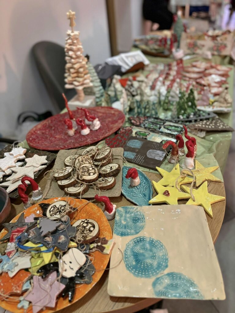 Kiermasz świąteczny i kolędowanie